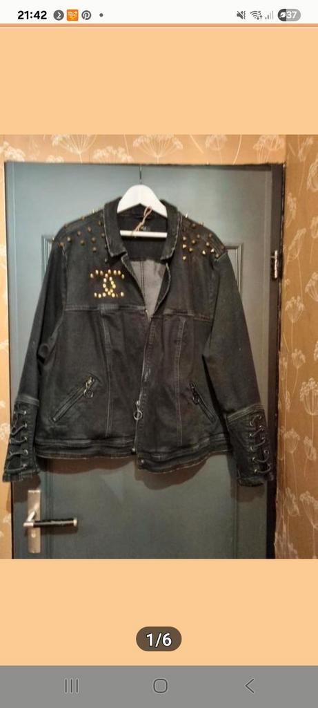 Spijkerjas gepimpt met studs logo mode/parfum icoon, Kleding | Dames, Grote Maten, Nieuw, Jas of Mantel, Zwart, Ophalen of Verzenden