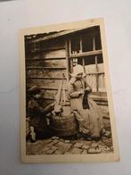 VOLENDAM. JONGEN  MET BOOTJE BIJ WATERTON, Ophalen of Verzenden, Voor 1920, Noord-Holland