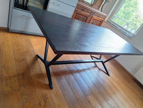 Stoere eettafel met stalen onderstel, Huis en Inrichting, Tafels | Eettafels, Gebruikt, 100 tot 150 cm, 150 tot 200 cm, Vijf personen of meer
