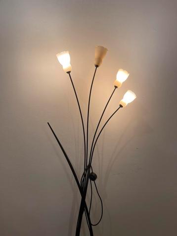 Hoge vloerlamp met vier lichtpunten stijlvolle woonkamerlamp beschikbaar voor biedingen