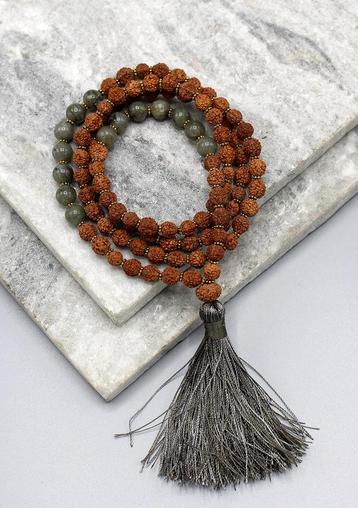 Tibetaanse rudraksha gebedsmala met labradoriet kralen beschikbaar voor biedingen