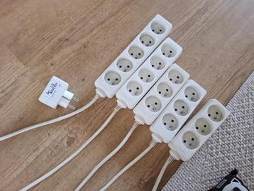 Set van 5 stekkerdozen + 1 adapter – goede staat beschikbaar voor biedingen