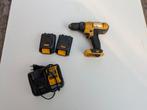 DeWalt accuboor met 2 accu's en lader, Gebruikt, Variabele snelheid, Ophalen of Verzenden, Boor- en Schroefmachine