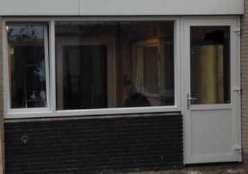 Kunststof buitendeur + raamkozijn RAL9001 incl. Glas beschikbaar voor biedingen