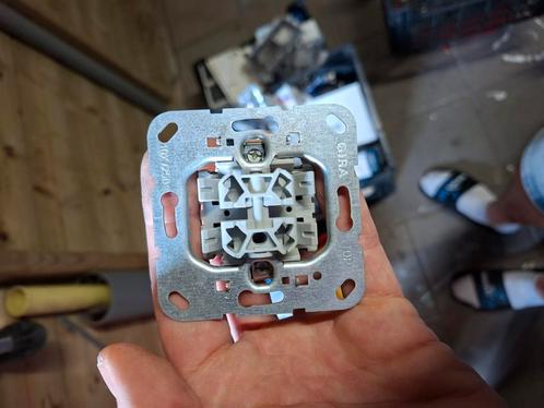 diverse elektra spullen. gira schakelaars abb schneider, Doe-het-zelf en Verbouw, Elektra en Kabels, Nieuw, Schakelaar, Ophalen