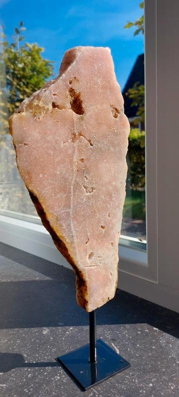 Roze amethist op standaard  beschikbaar voor biedingen