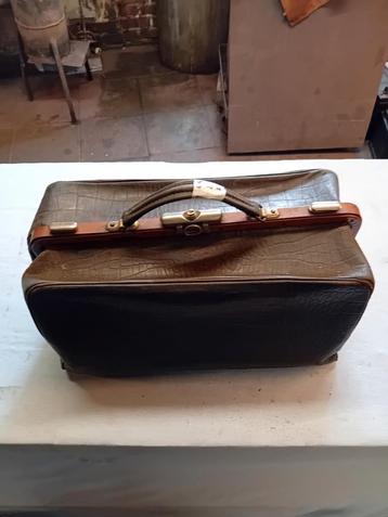 Diverse onderdelen voor motor en bromfiets (oldtimer) beschikbaar voor biedingen