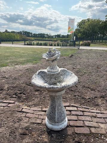 Tuin fontein met vogeltjes (beschadigd) beschikbaar voor biedingen