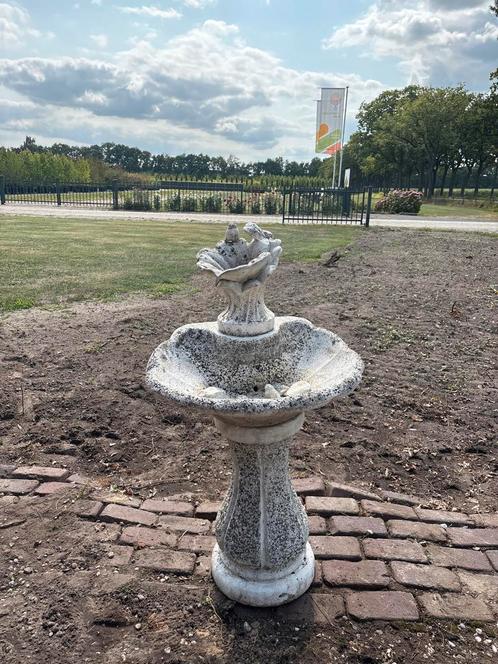 Tuin fontein met vogeltjes (beschadigd), Tuin en Terras, Waterpartijen en Fonteinen, Gebruikt, Fontein, Beton, Ophalen