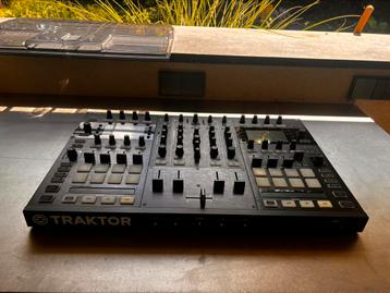 Traktor Kontrol S8 –  DJ-controller beschikbaar voor biedingen