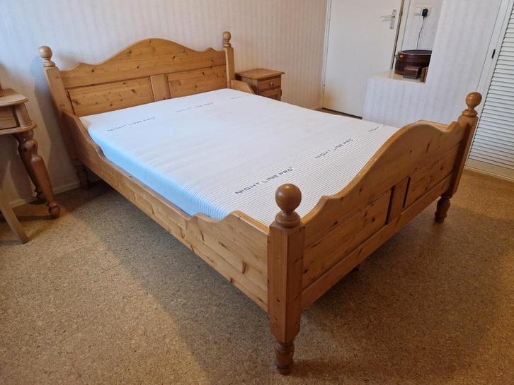 Grenen tweepersoons bed 140x200 (met nachtkastjes), Antiek en Kunst, Antiek | Meubels | Bedden, Ophalen