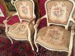 2 Brocante stoelen antiek hout crème met beige stof,