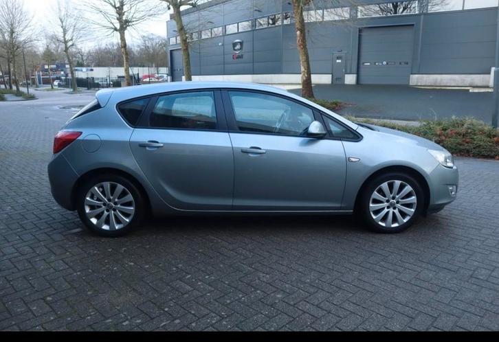 Opel Astra 1.6 16V 5D 2010 Grijs, Auto's, Opel, Bedrijf, Astra, Airbags, Airconditioning, Elektrische buitenspiegels, Elektrische ramen