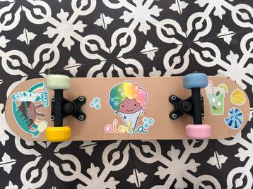 Te leuk klein beginners skateboard met pastel wielen. beschikbaar voor biedingen