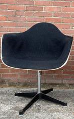 4 vintage Herman Miller Charles Eames PAC fiberglass  chairs, Huis en Inrichting, Stoelen, Ophalen, Vintage jaren 60, Gebruikt