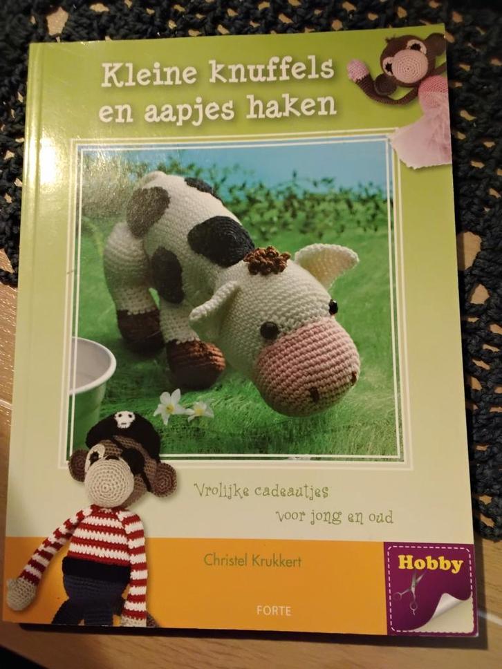 Kleine Knuffels en Aapjes Haken - Christel Krukkert, Hobby en Vrije tijd, Breien en Haken, Zo goed als nieuw, Ophalen of Verzenden