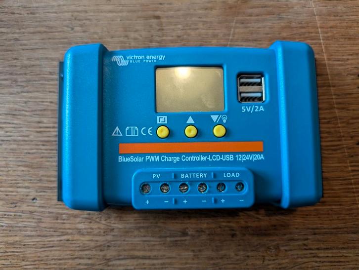 BlueSolar PWM Charge Controller (DUO) LCD&USB, Hobby en Vrije tijd, Elektronica-componenten, Zo goed als nieuw, Ophalen of Verzenden