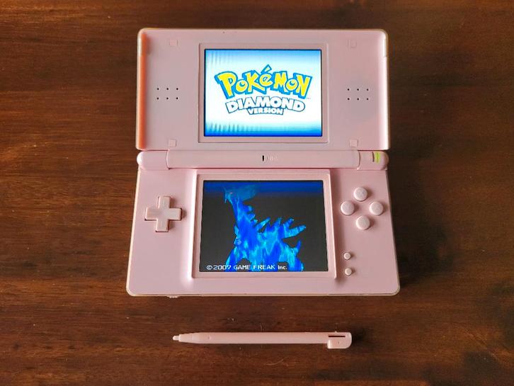 Nintendo Ds Lite met Spellen, Spelcomputers en Games, Spelcomputers | Nintendo DS, Gebruikt, DS Lite, Roze, Met games, Ophalen of Verzenden