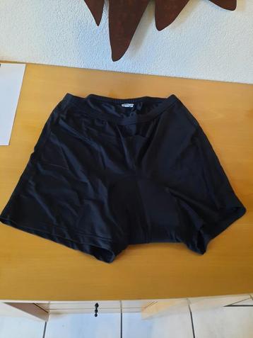 Zwarte wielershort beschikbaar voor biedingen