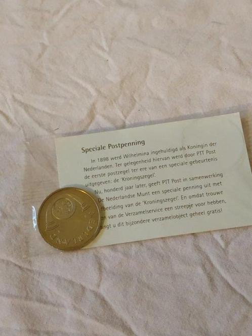 PTT Postpenning mt Kroningszegel 100 jr Wilhelmina 1898-1998, Postzegels en Munten, Penningen en Medailles, Overige materialen