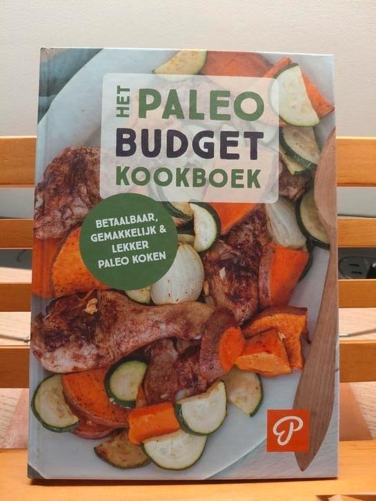 Simone van der Koelen - Paleo budget kookboek, Boeken, Kookboeken, Zo goed als nieuw, Ophalen of Verzenden