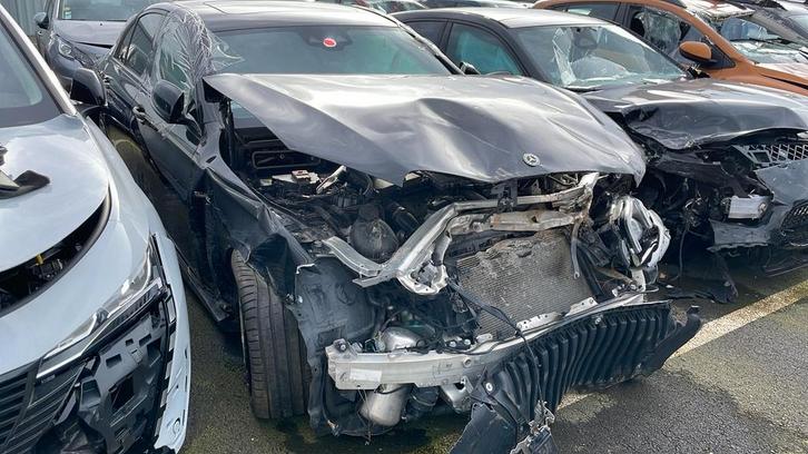 Mercedes e43 amg, Auto diversen, Schadeauto's, Benzine, Zwart, Ophalen of Verzenden