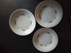 Vintage Servies - 3 Borden met Roosjes, Huis en Inrichting, Keuken | Servies, Gebruikt, Ophalen of Verzenden, Bord(en), Overige stijlen