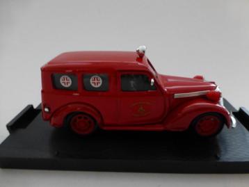 Brumm Fiat 1100 E Furgone ambulance Italiaanse Rode Kruis   beschikbaar voor biedingen