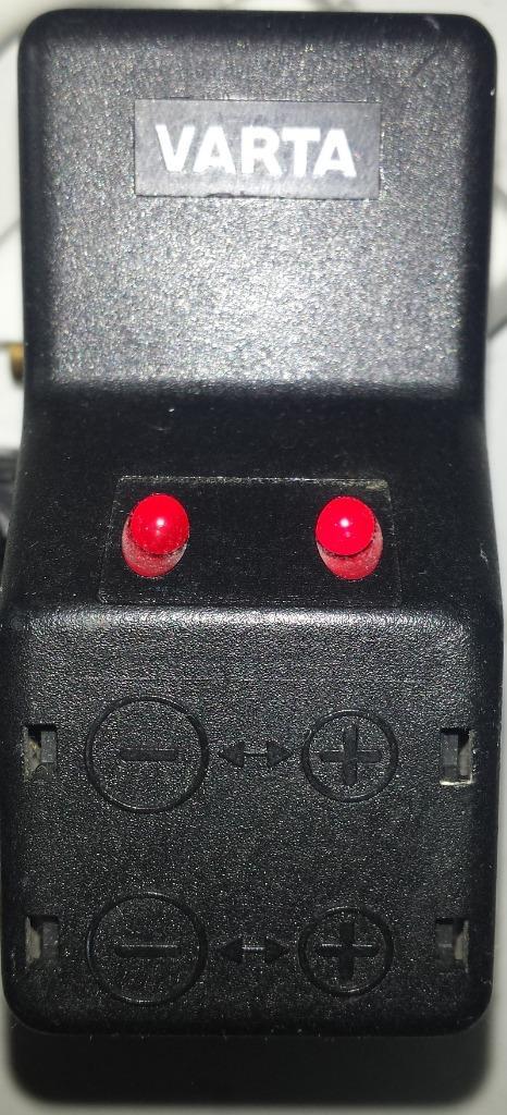 Varta Batterijen Oplader (AAA)  (De kleinere batterijen), Audio, Tv en Foto, Opladers, Zo goed als nieuw, Ophalen of Verzenden