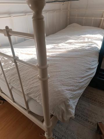 Wit Ikea spijlenbed inclusief matras. - afbeelding 1