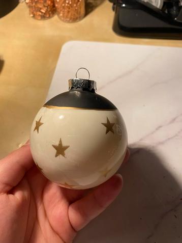 Kerstbal beige sterren beschikbaar voor biedingen