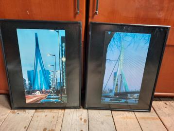 2x foto Erasmusbrug in zwarte kunststof wissellijst 40 x 50  beschikbaar voor biedingen