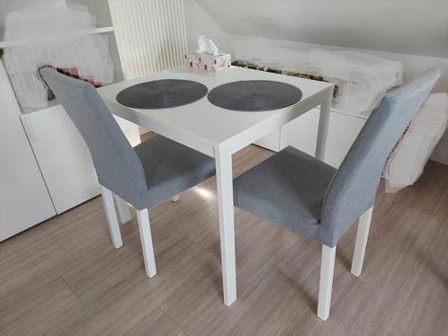 Vangsta uitschuifbare tafel & 2 Kattil stoelen, Huis en Inrichting, Tafels | Eettafels, Zo goed als nieuw, 50 tot 100 cm, 50 tot 100 cm