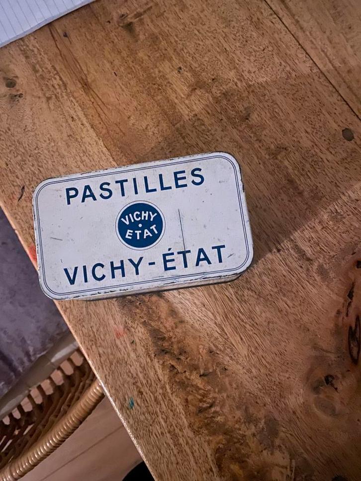 Antiek blikje van Vichy, Verzamelen, Blikken, Gebruikt, Overige, Overige merken, Ophalen of Verzenden
