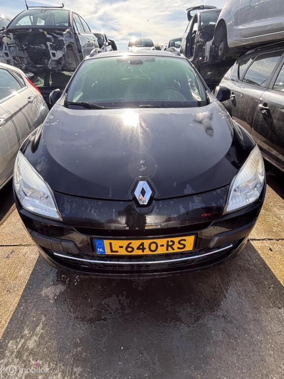 Voorbumper zwart Renault Megane Estate III ('09-'16), Auto-onderdelen, Carrosserie en Plaatwerk, Bumper, Renault, Voor, Gebruikt