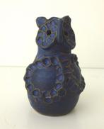 Keramiek beeldje van een uil paarsblauw met tekening 3702-k, Antiek en Kunst, Ophalen of Verzenden