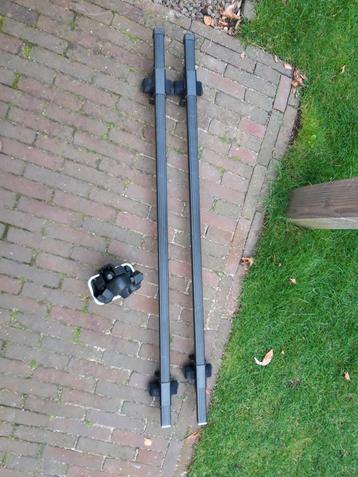 Universele dakdragers voor open rail beschikbaar voor biedingen