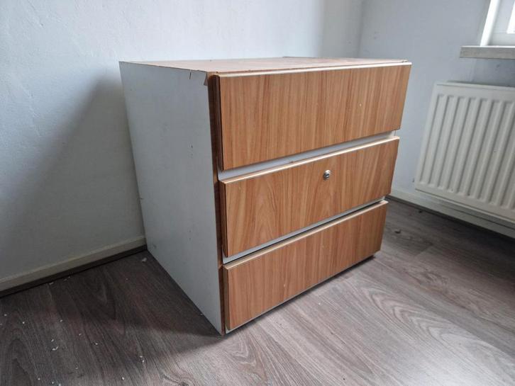 Gratis kastje met lades - opknapper, Huis en Inrichting, Kasten | Dressoirs, Ophalen