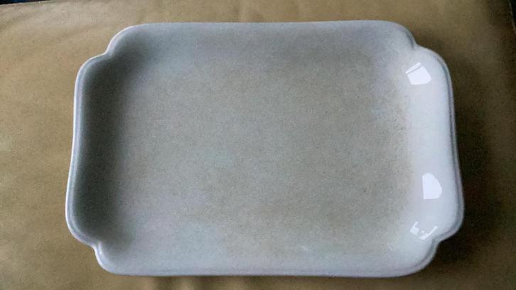 Rechthoekige serveerschaal, Petrus Regout 20x30 cm wit, Antiek en Kunst, Antiek | Schalen, Ophalen of Verzenden