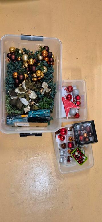 Diverse Kerst versiering. beschikbaar voor biedingen