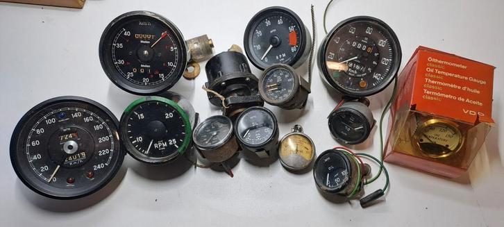 Autoklokken, Meters: Toerenteller, Oliedruk, KM Teller, Auto-onderdelen, Dashboard en Schakelaars, Oldtimer onderdelen, Universele onderdelen