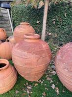 Antieke amforen en kruiken in terracotta, Ophalen