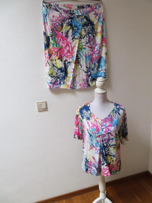 K78 FRANK WALDER rok en shirt wit blauw roze maat 46, Kleding | Dames, T-shirts, Zo goed als nieuw, Maat 46/48 (XL) of groter