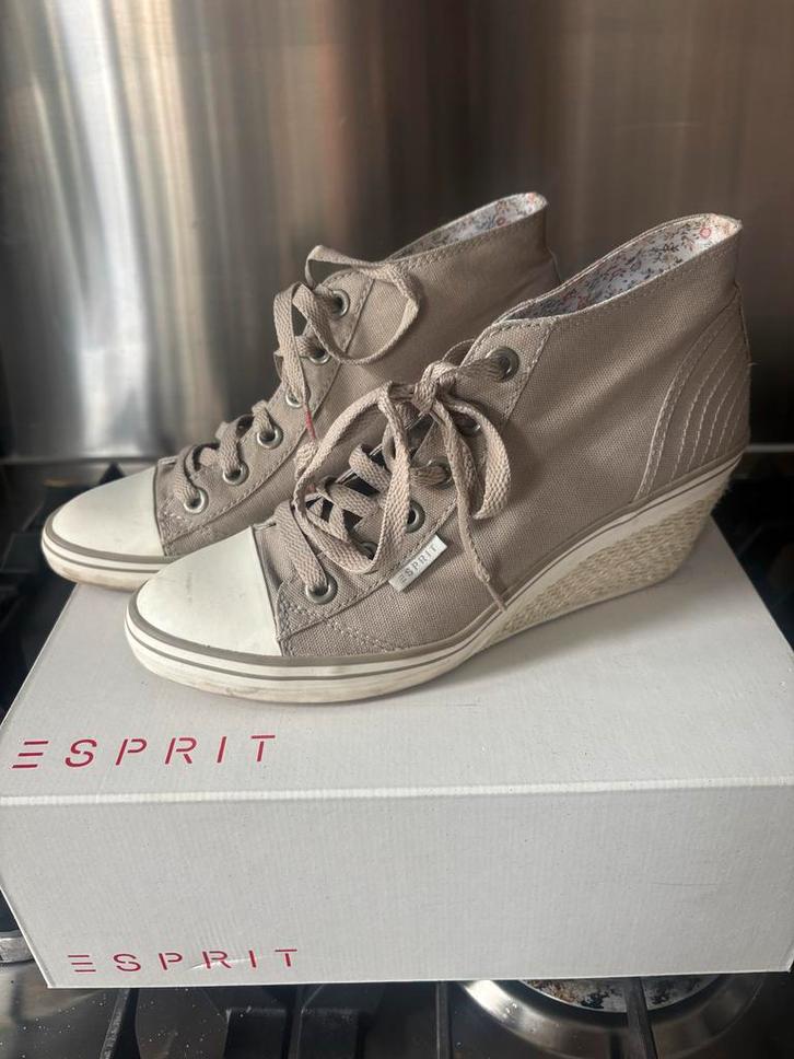Esprit Wedge Sneakers Taupe Maat 40, Kleding | Dames, Schoenen, Zo goed als nieuw, Sneakers of Gympen, Beige, Ophalen of Verzenden