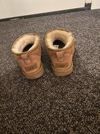 Uggs Mini Classic - Maat 38, Kleding | Dames, Schoenen, Ophalen of Verzenden, Gedragen, Beige, Pantoffels of Sloffen