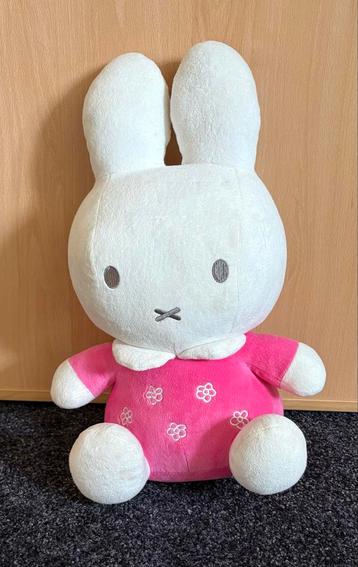 Miffy Knuffel Roze Jurk beschikbaar voor biedingen