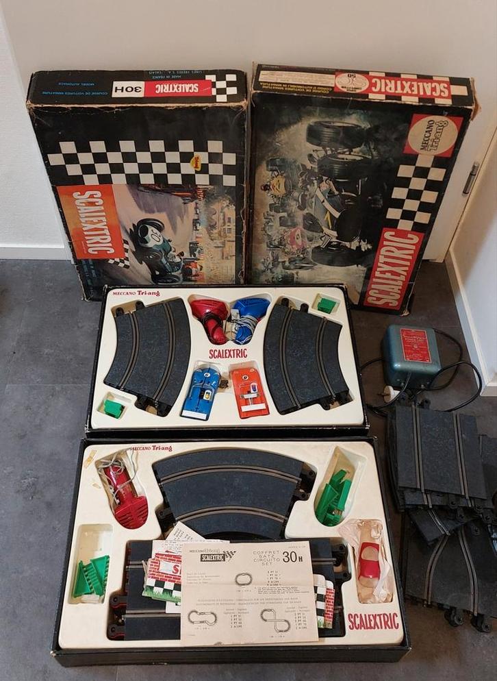 Twee Vintage Scalextric racebanen met extra baan onderdelen, Kinderen en Baby's, Speelgoed | Racebanen, Gebruikt, Racebaan, Elektrisch