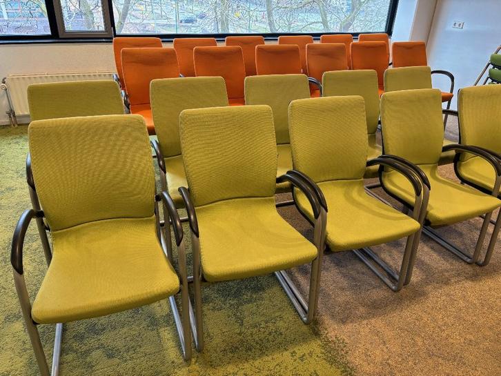 10x Arend licht groene vergader/eetkamerstoelen, Huis en Inrichting, Stoelen, Gebruikt, Eén, Metaal, Stof, Overige kleuren, Ophalen