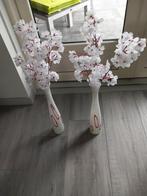 2 MOOIE GROTE WIT MET ROOD VAZEN MET DECORATIE, Huis en Inrichting, Woonaccessoires | Vazen, Overige kleuren, 50 tot 75 cm, Ophalen of Verzenden