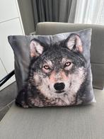 Decoratief kussen met wolf afbeelding 50x50 cm, Huis en Inrichting, Woonaccessoires | Kussens, Ophalen of Verzenden, Zo goed als nieuw